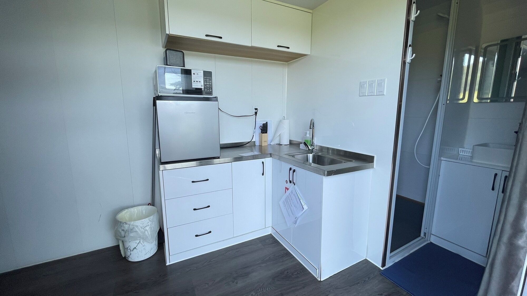 Refrigerador, microondas y tostadora 