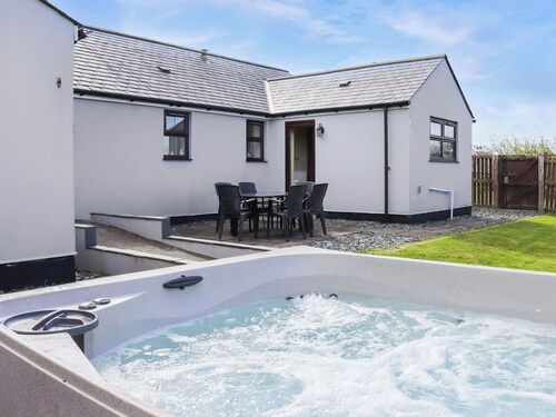 3 bedroom accommodation in Rhostrehwfa Nr Llangefni