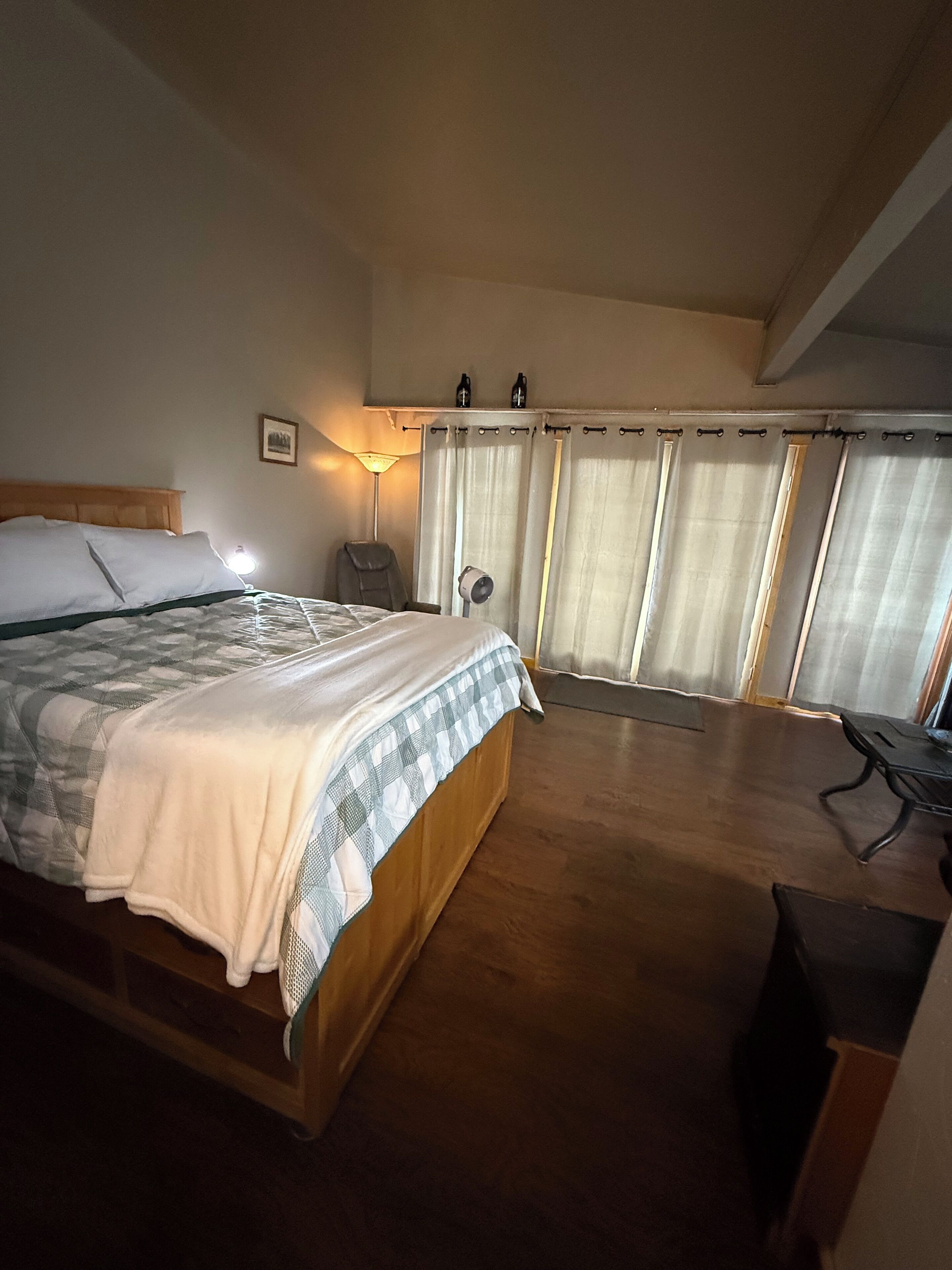 1 多间卧室、熨斗/熨衣板、WiFi、床单