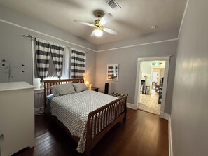 2 quartos, ferros/tábuas de passar roupa, Wi-Fi, roupa de cama