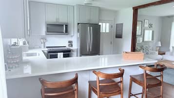 冰箱、微波炉、烤箱、炉灶