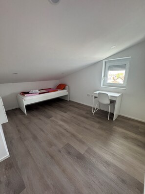3 bedrooms, WiFi, bed sheets