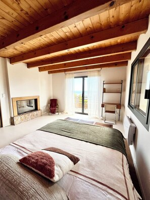 7 bedrooms, iron/ironing board, WiFi, bed sheets