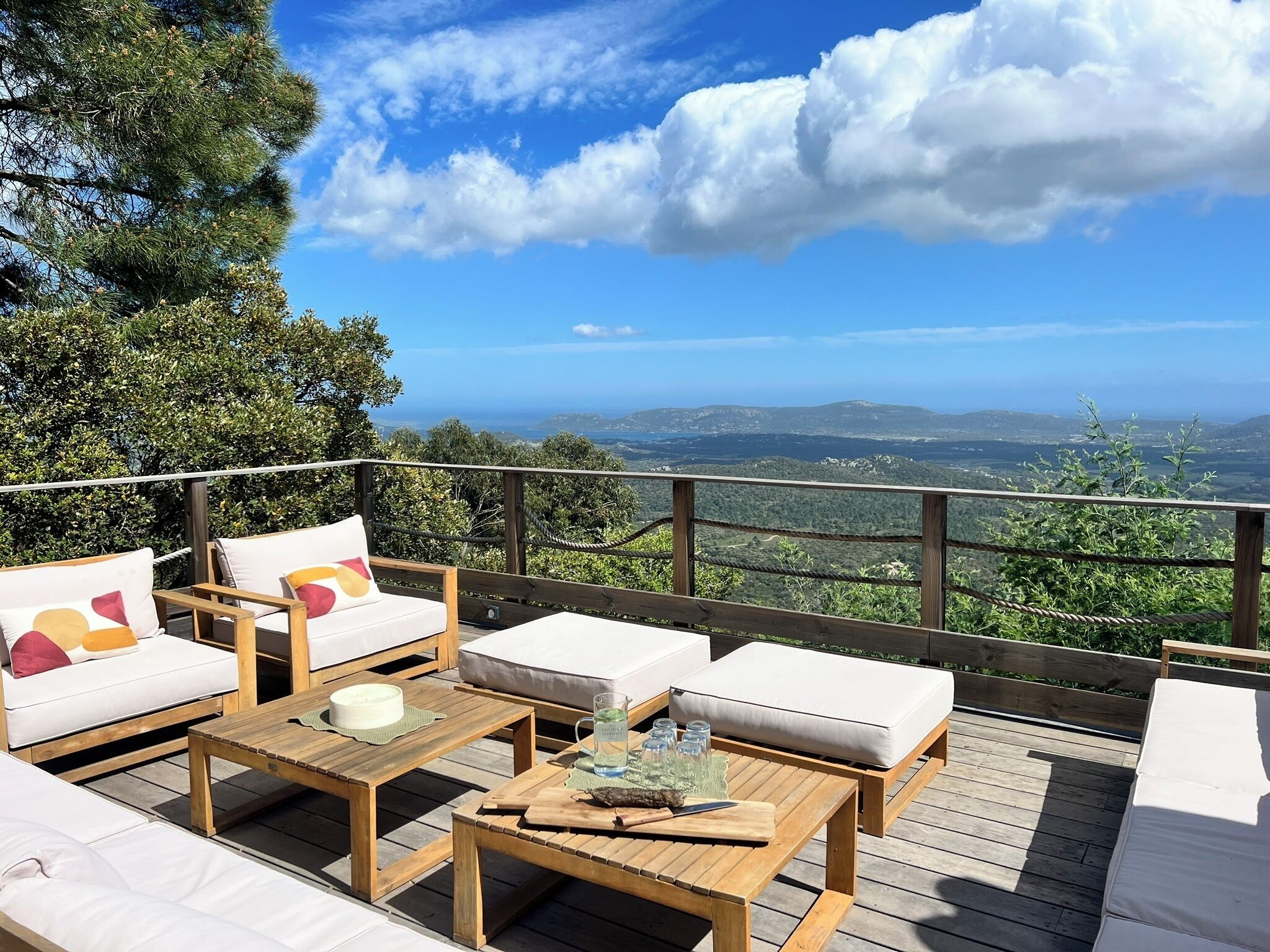 المنطقة المحيطة بالمنشأة