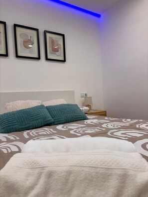 2 slaapkamers, een strijkplank/strijkijzer, wifi, beddengoed