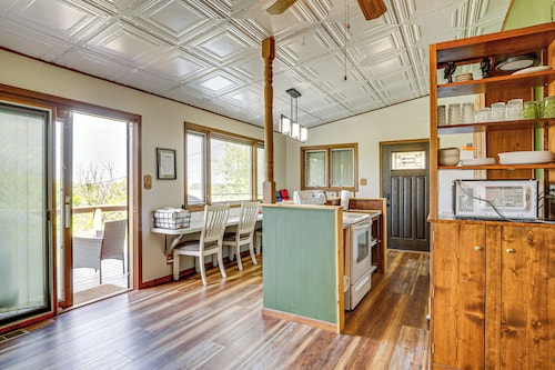 < 1 Mi to Tuttle Creek Lake: Cabin w/ Deck