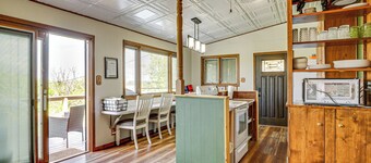 < 1 Mi to Tuttle Creek Lake: Cabin w/ Deck