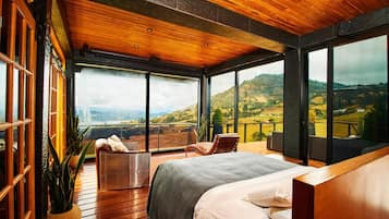 4 bedrooms, iron/ironing board, bed sheets