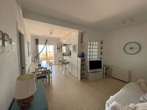 2 bedrooms, iron/ironing board, travel crib, free WiFi