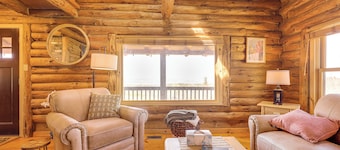 Near Trails, Lakes & Slopes: Cabin in Walpole!