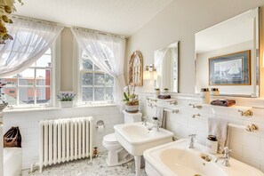 Hårføner og håndklær