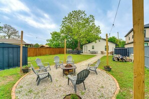 Property grounds - 5 Mi to Dtwn: Dallas Home w/ Patio & Fire Pit! (Dallas)