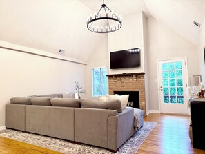 Téléviseur connecté, foyer, chaîne audio