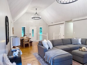 Téléviseur connecté, foyer, chaîne audio