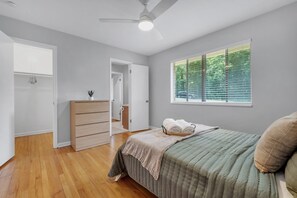 6 Schlafzimmer, Bügeleisen/Bügelbrett, Reisekinderbett, WLAN