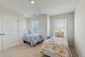 3 habitaciones, tabla de planchar con plancha, internet y ropa de cama 