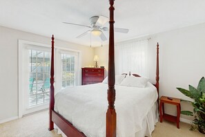 3 bedrooms, iron/ironing board, internet, bed sheets