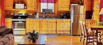 Walnut Ridge Cabin 2 Bedrooms and Hot Tub Jacuzzi