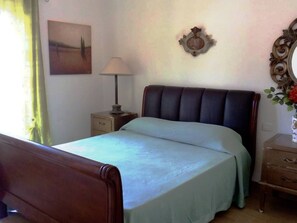 2 slaapkamers, een strijkplank/strijkijzer, wifi, beddengoed