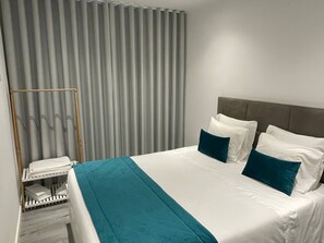 2 bedrooms, iron/ironing board, Internet, bed sheets - White house apartments (Sintra)