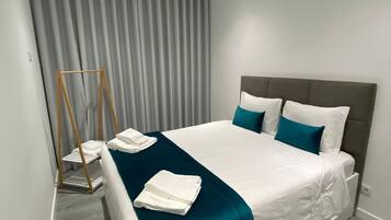 2 bedrooms, iron/ironing board, internet, bed sheets