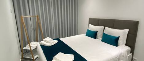 2 bedrooms, iron/ironing board, internet, bed sheets