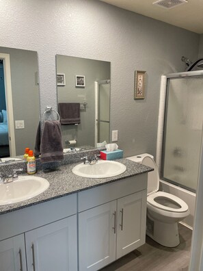 Hair dryer, towels, soap, shampoo - Beautiful Bullhead City Home 
Built-In Pool, BBQ, Covered Patio, 4 Mins to River (Bullhead City)
