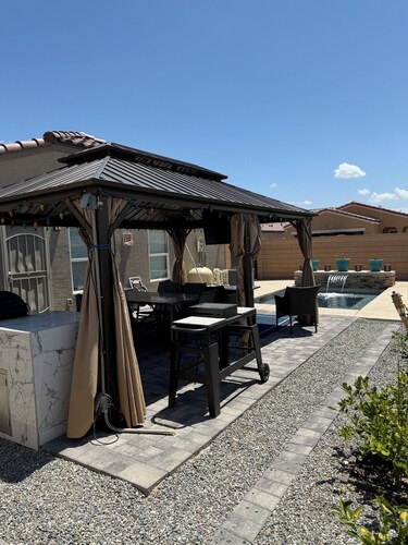 Beautiful Bullhead City Home 
Built-In Pool, BBQ, Covered Patio, 4 Mins to River