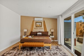 3 bedrooms, desk, iron/ironing board, travel cot - Bighorn Winter Oasis + Hot Tub + Foosball + Firepit (Twentynine Palms)