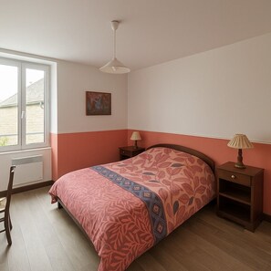2 bedrooms, desk, iron/ironing board, free WiFi
