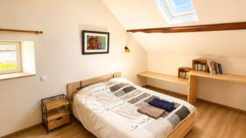 3 slaapkamers, een bureau, een strijkplank/strijkijzer, gratis wifi