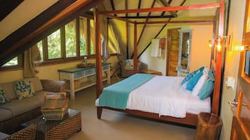 Habitación doble superior, vista a la alberca | Caja de seguridad en la habitación, wifi gratis y ropa de cama