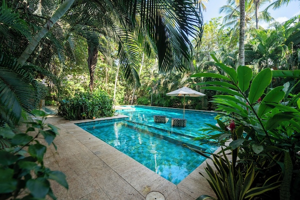 Outdoor pool, pool loungers
