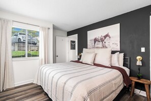 2 bedrooms, iron/ironing board, WiFi, bed sheets - 2 bedroom/amazing views/pool/national park (Gatlinburg)