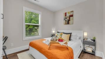 Schreibtisch, Bügeleisen/Bügelbrett, kostenloses WLAN, Bettwäsche