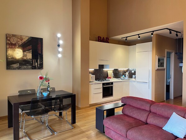 TV, DVD player, books, stereo