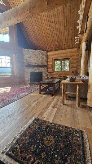 Smart TV, fireplace, table tennis