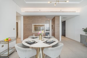 Dining - Vogue Banyan Tree Residences luxury with Pool (Dubai)