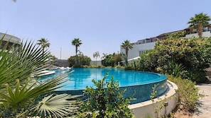 Pool - Vogue Banyan Tree Residences luxury with Pool (Dubai)
