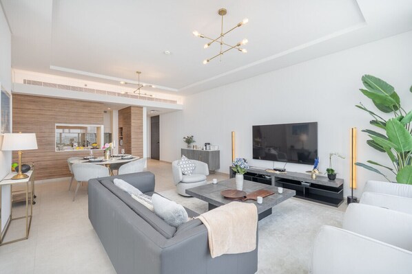 TV - Vogue Banyan Tree Residences luxury with Pool (Dubai)