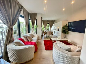 45-inch LED TV with digital channels - One Lux Stay near Antwerp Central (Antwerp)