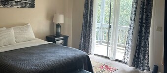 Nurses Heaven

2-bedroom townhome in charming Daleville with WiFi, AC. Come over