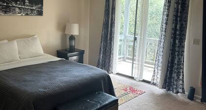 Nurses Heaven
2-bedroom townhome in charming Daleville with WiFi, AC. Come over