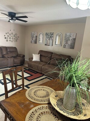 Smart TV, fireplace