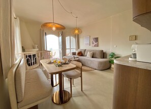 Smart TV - Casita Blanca, charming 2-bedroom house with beautiful sea view! (Nerja)