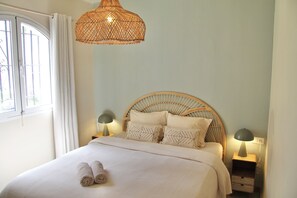 2 bedrooms, iron/ironing board, WiFi, bed sheets - Casita Blanca, charming 2-bedroom house with beautiful sea view! (Nerja)