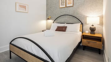 1 Schlafzimmer, Schreibtisch, Bügeleisen/Bügelbrett, Bettwäsche