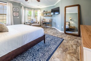 4 Schlafzimmer, Schreibtisch, Bügeleisen/Bügelbrett, Reisekinderbett