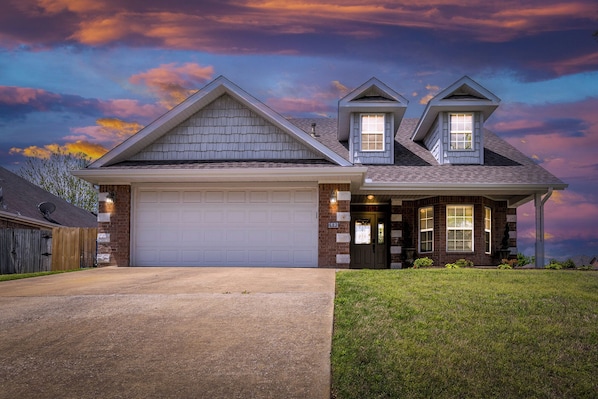 Exterior - The Velvet Spoke - Perfect for Groups and Families - Pet Friendly - Sleeps 10 (Bentonville)