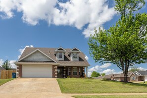 Exterior - The Velvet Spoke - Perfect for Groups and Families - Pet Friendly - Sleeps 10 (Bentonville)